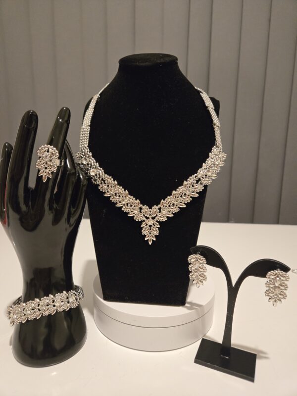Queen Chain (Set 4)