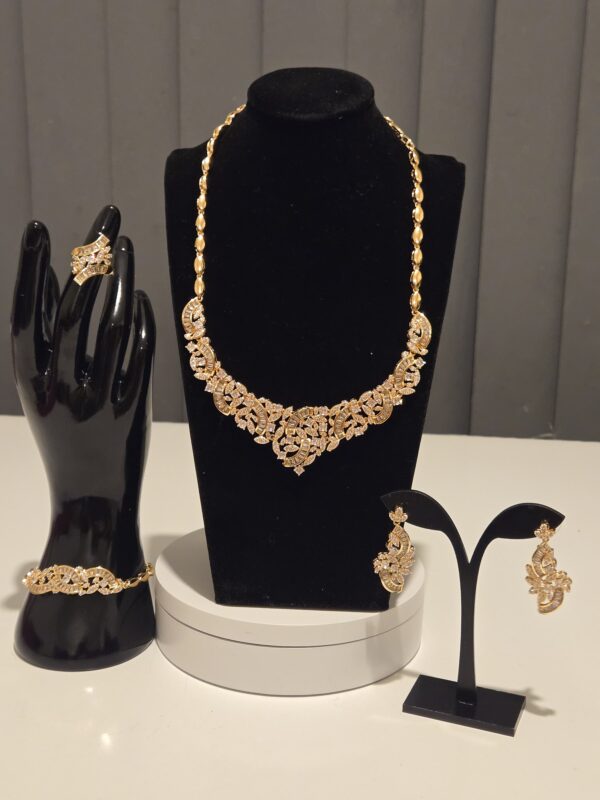 Relic Chain (Set 4)
